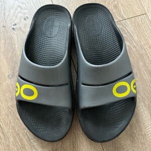 Oofos slides